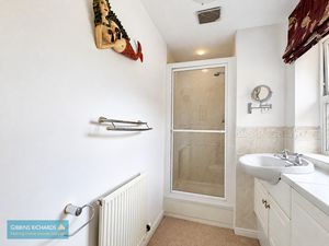 En-suite- click for photo gallery